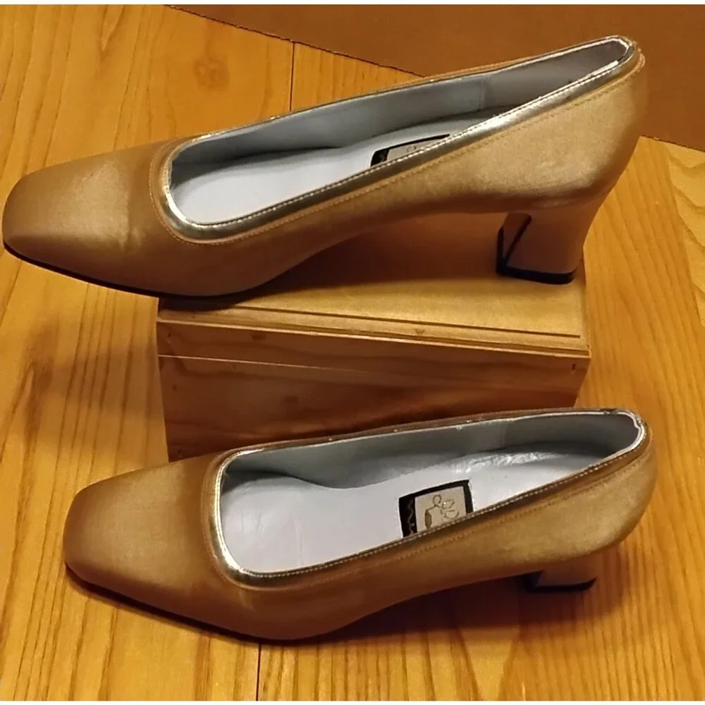 Vintage Women’s Nina Block Heel Dusty Gold Pumps Shoes 6.5 M